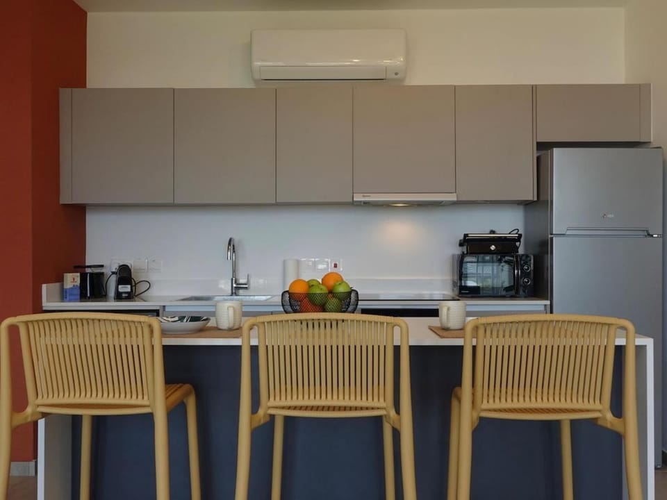 New Sea View Apartment, Pool, Walk to Beach Apartment in Paralimni
