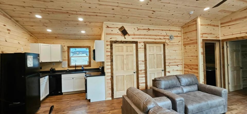 People, TV and multimedia, Coffee/tea facilities, Living room, Dining area, Bedroom, Food, Area and facilities, Meals, Lunch, group of guests, Family, dishwasher, fireplace, furniture, microwave, oven, pet friendly, stove, laundry, washing machine, dryer, kitchen, kitchen