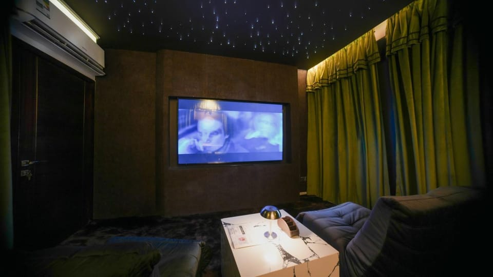 TV and multimedia, Seating area, Evening entertainment