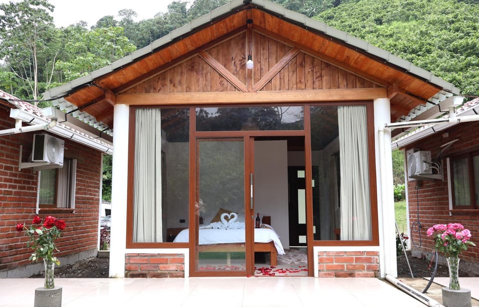 Property building, Facade/entrance, Garden view