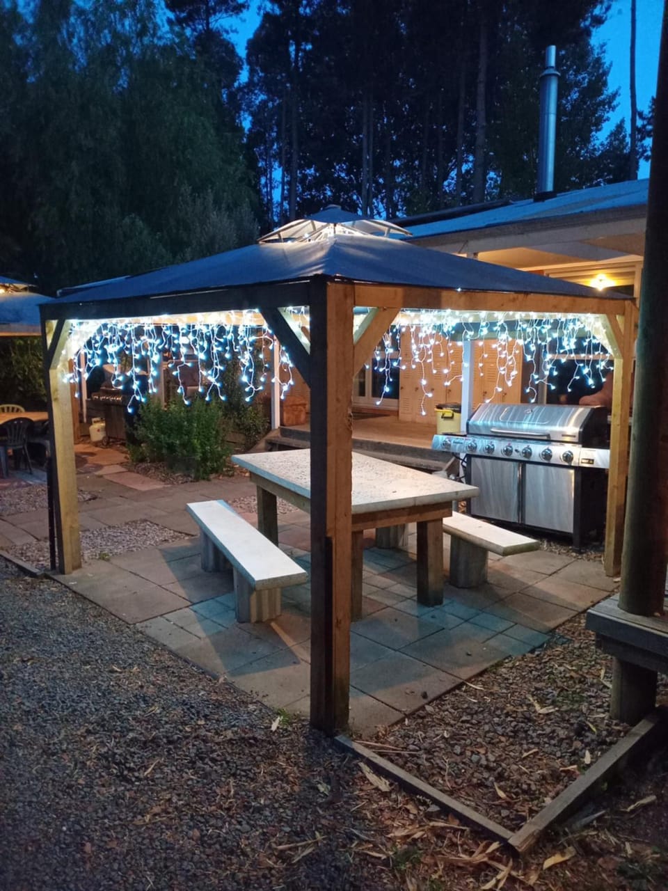 BBQ facilities, Seating area, Dinner
