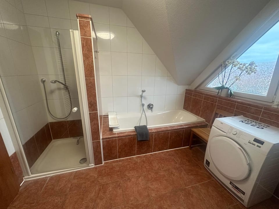 Shower, Bathroom, Bath, towels, washing machine, dryer