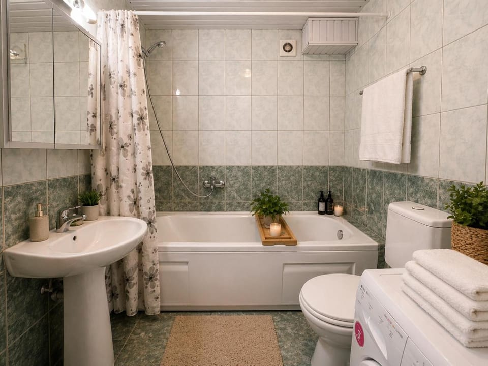 Shower, Toilet, Bathroom, Bath, bidet, towels