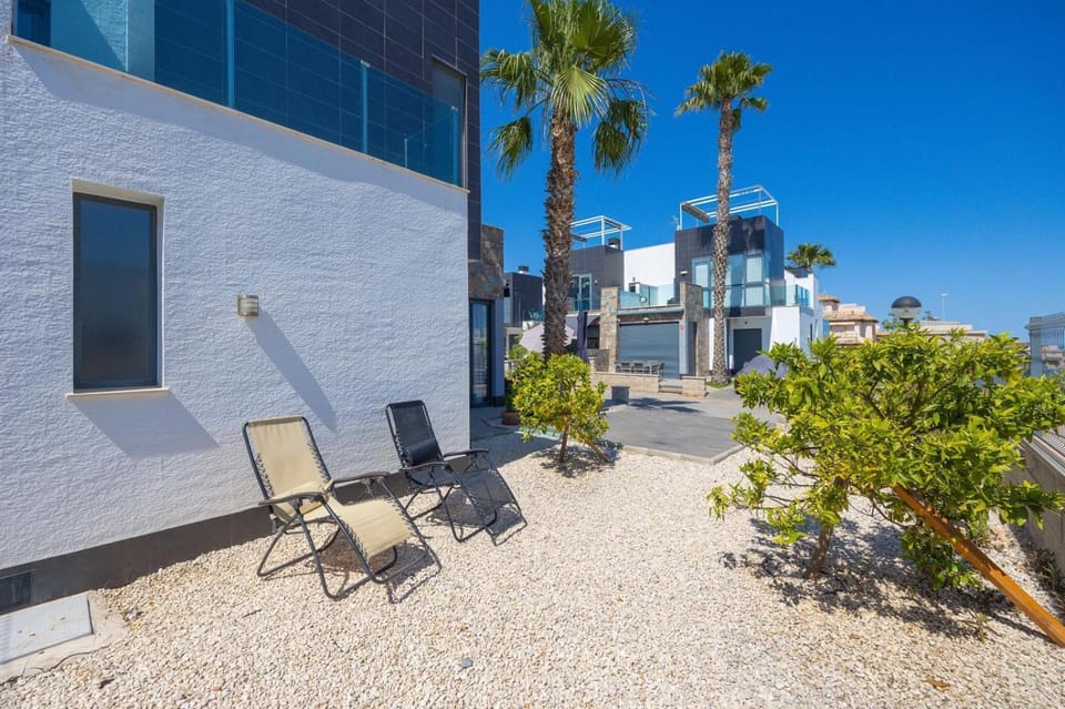 Sunny Haven Caboroig House in Vega Baja del Segura