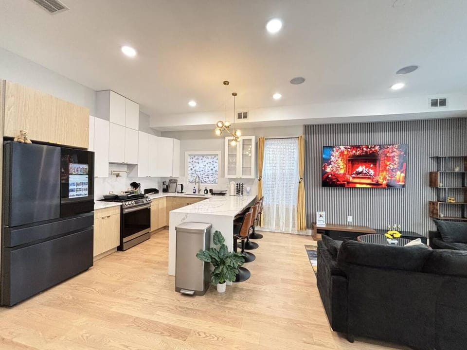 LUXE Penthouse | Parking | Mins to NY & MetLife! Apartment in Jersey City