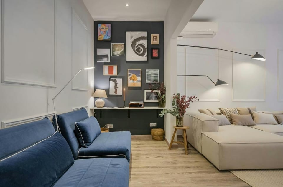 Library, TV and multimedia, Living room, Seating area, air conditioner