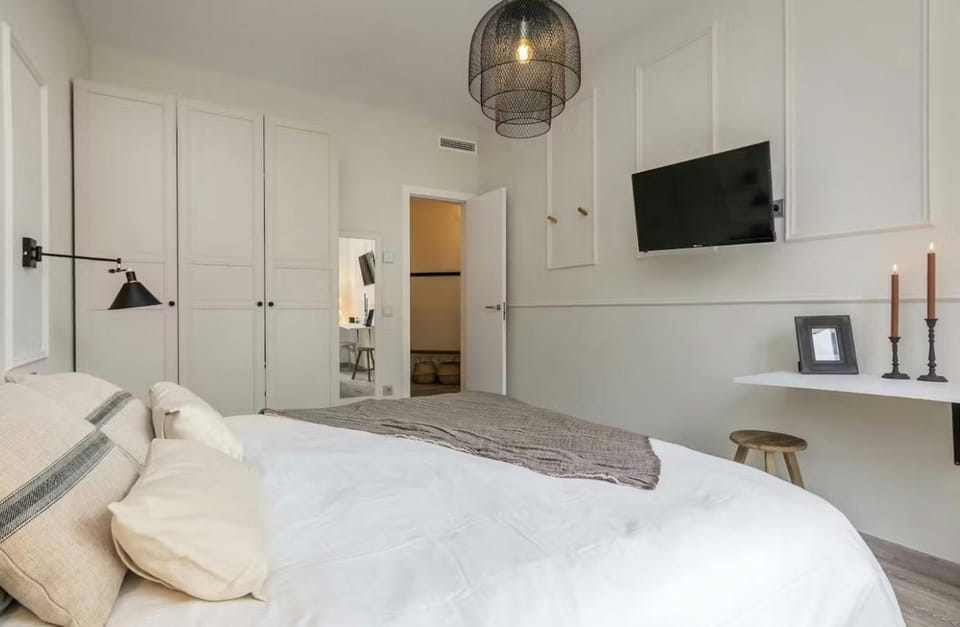 Bed, TV and multimedia, Photo of the whole room, Bedroom, wardrobe