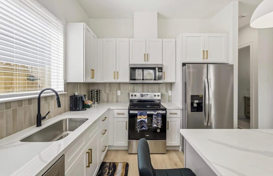 Elegant Plush Properties 2 House in Houston