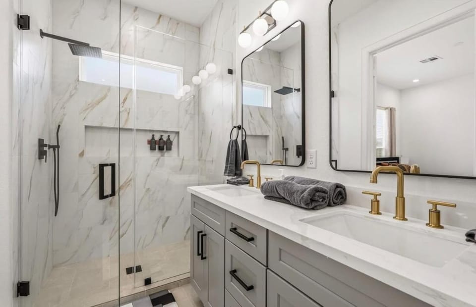 Elegant Plush Properties 2 House in Houston