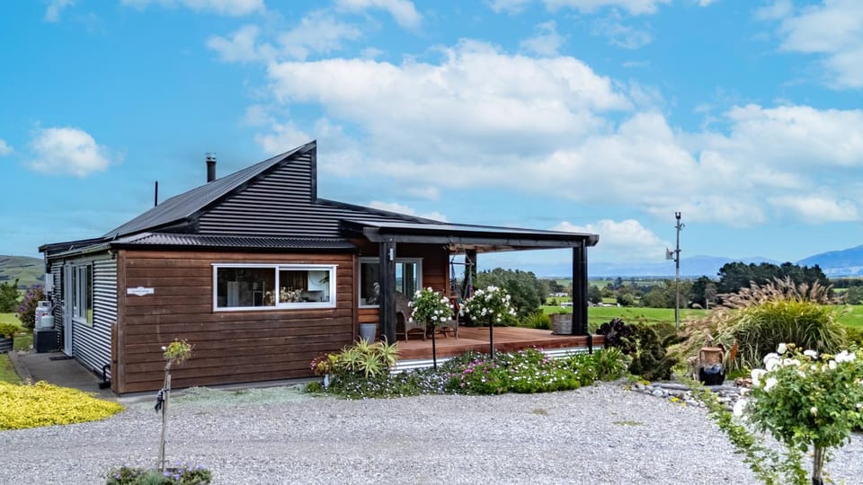 Property building, Day, Natural landscape, Garden, Garden, Garden view, Mountain view