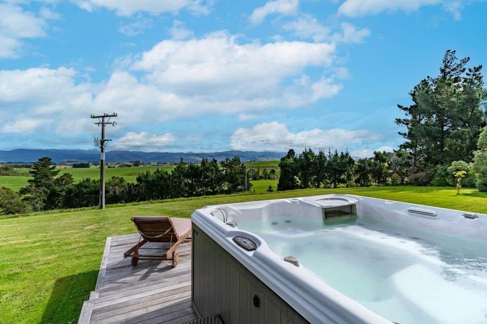 Day, Natural landscape, Garden, Hot Tub, Hot Tub, Garden view, Mountain view