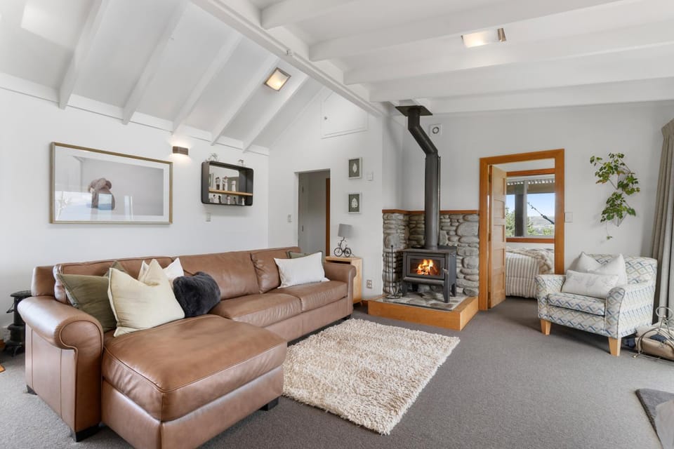 Living room, Seating area, fireplace