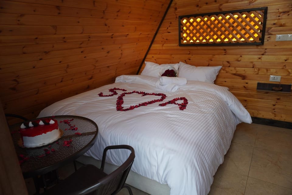 Al Joud Chalet Private Jacuzzi & BBQ Ajloun Chalet in Africa
