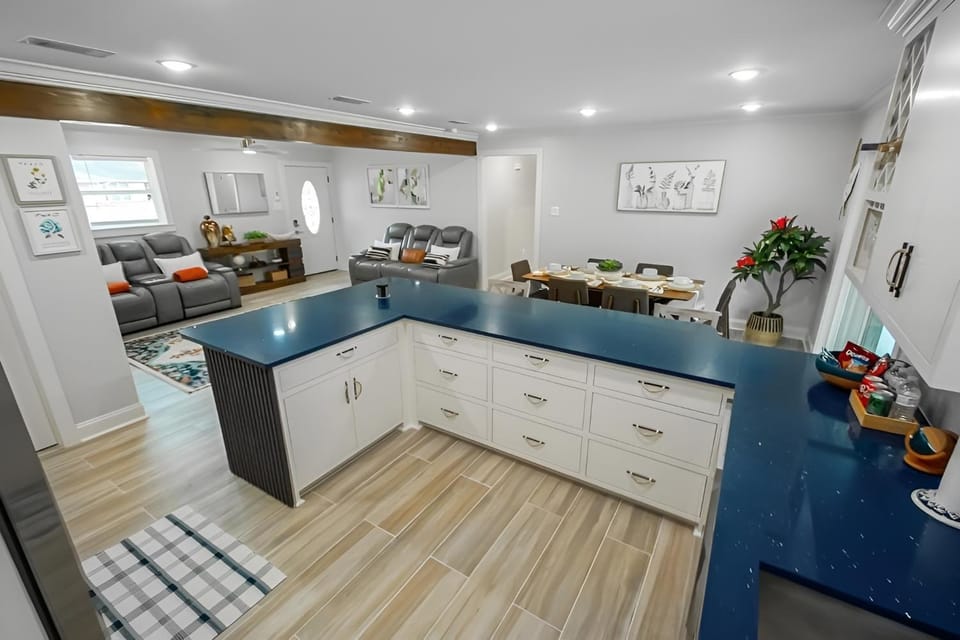 Kitchen or kitchenette, Living room, Seating area