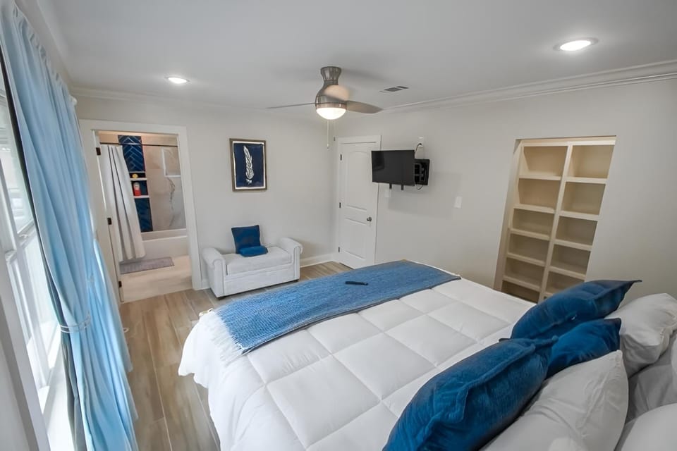 Communal lounge/ TV room, Bed, TV and multimedia, Photo of the whole room, Bedroom