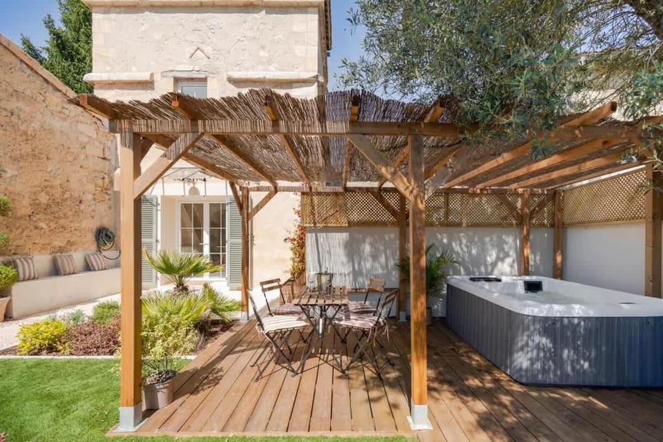 Tour Vinea - Jacuzzi privé & Cinéma immersif 4K House in Nouvelle-Aquitaine