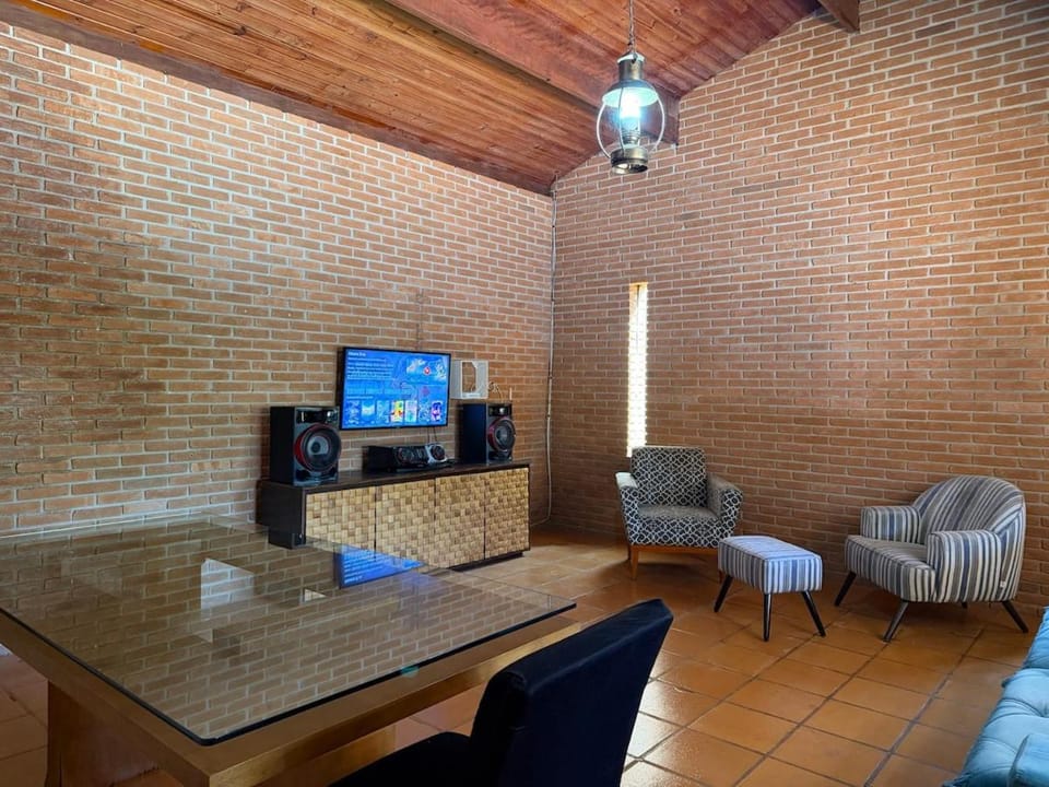 Chácara até 40 pessoas Piscina Bilhar e Natureza House in State of Paraná