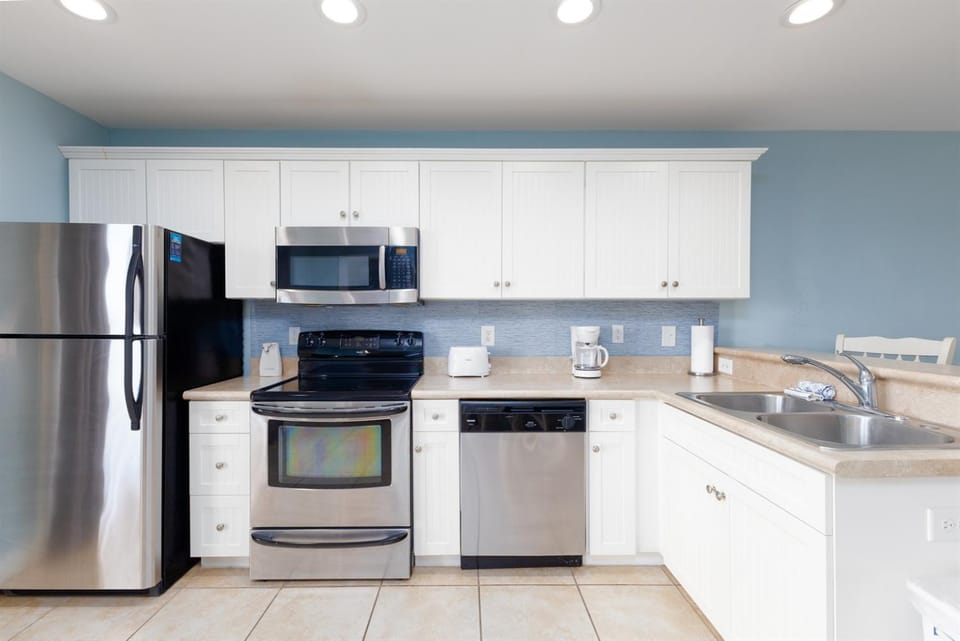 Surf City Top Shelf Tiff - Pool - Elevator - Beach Apartment in Surf City