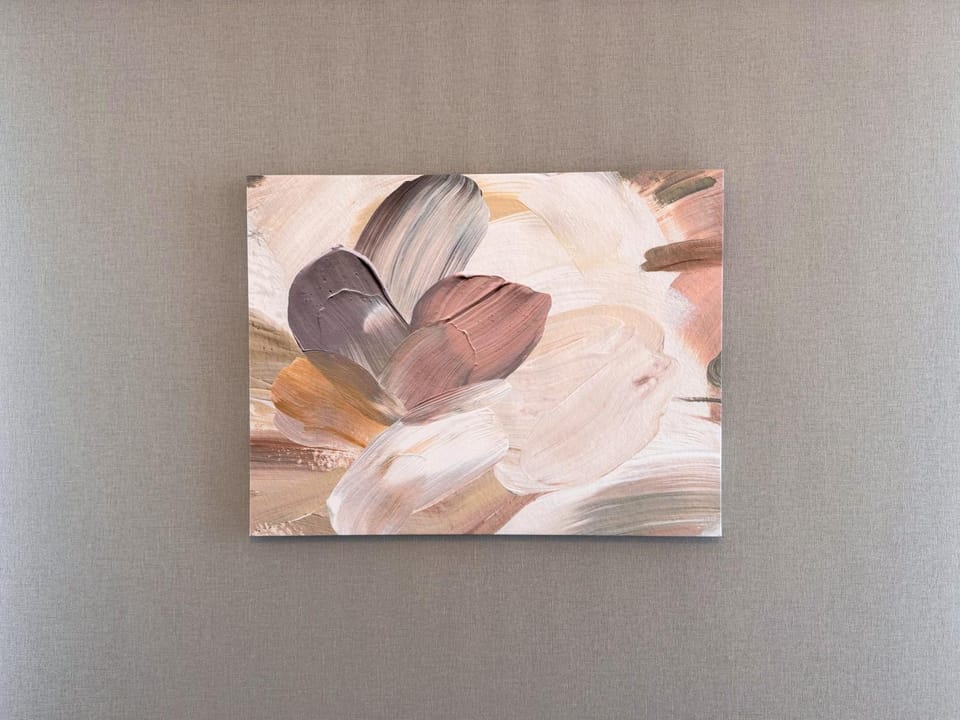 Living room, Decorative detail, Dining area