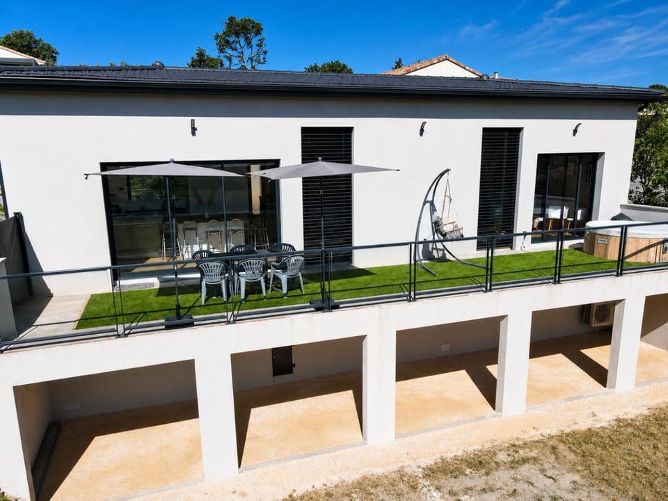 Balcony/Terrace, Dining area, Garden view