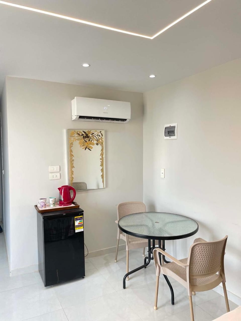 Living room, Seating area, Dining area, minibar, air conditioner