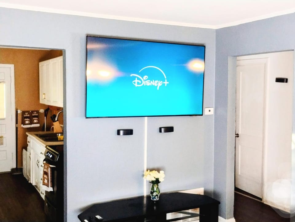 Communal lounge/ TV room, TV and multimedia, Living room, Evening entertainment
