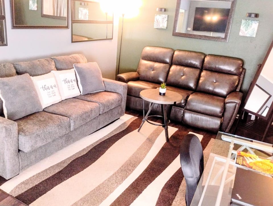 Bed, TV and multimedia, Living room, Seating area