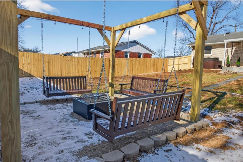 Retro Arcade Garage - Hot Tub - Fire Pit Swings House in Georgetown
