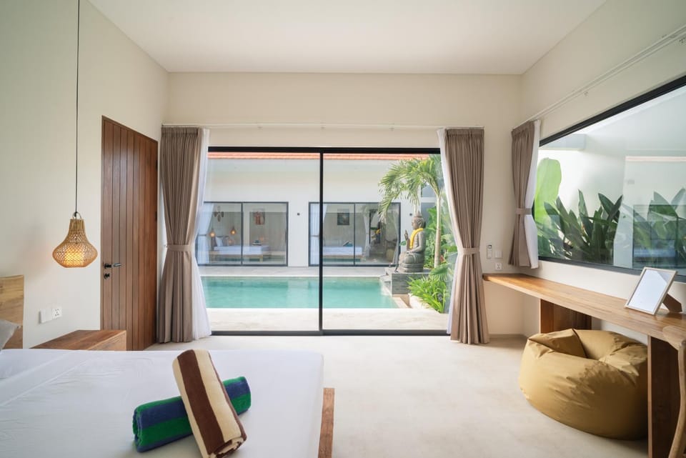 Bed, Bedroom, Pool view