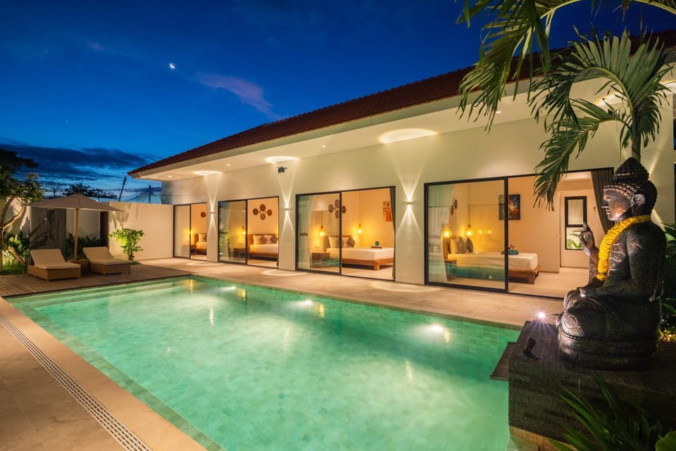 Property building, Night, Pool view, Swimming pool, sunbed