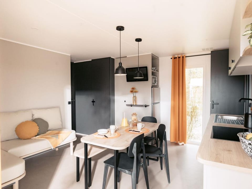 Mobil home - animaux admis - 7 pers. - API-1-52-2257 Campground/ 
RV Resort in Centre-Val de Loire