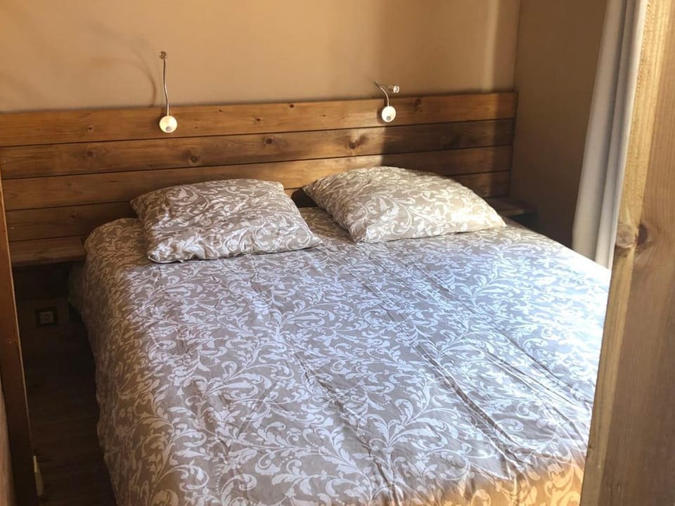 Chalet climatisé, animaux admis - 6 pers. - API-1-52-2274 Campground/ 
RV Resort in Centre-Val de Loire
