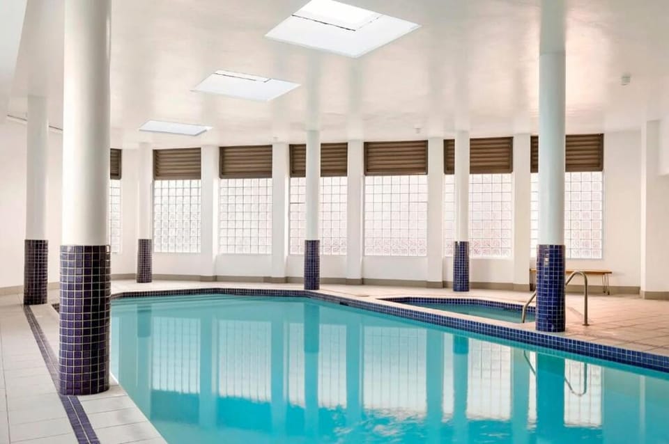 Stylish Surry Hills CBD 3BR 100m2 - City and Park Views, Pool, Sauna, Gym, 2 Secure Free Parking Spaces Apartment in Surry Hills