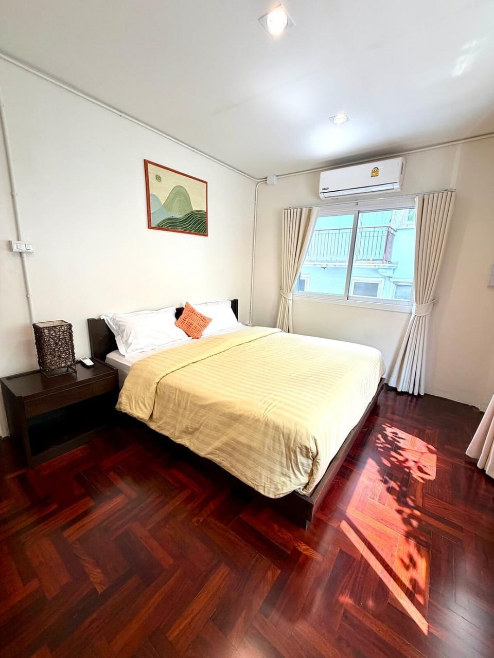 5BR Sleeps 10 Pool 2minBTS Rooftop Free Airport Pickup House in Bangkok