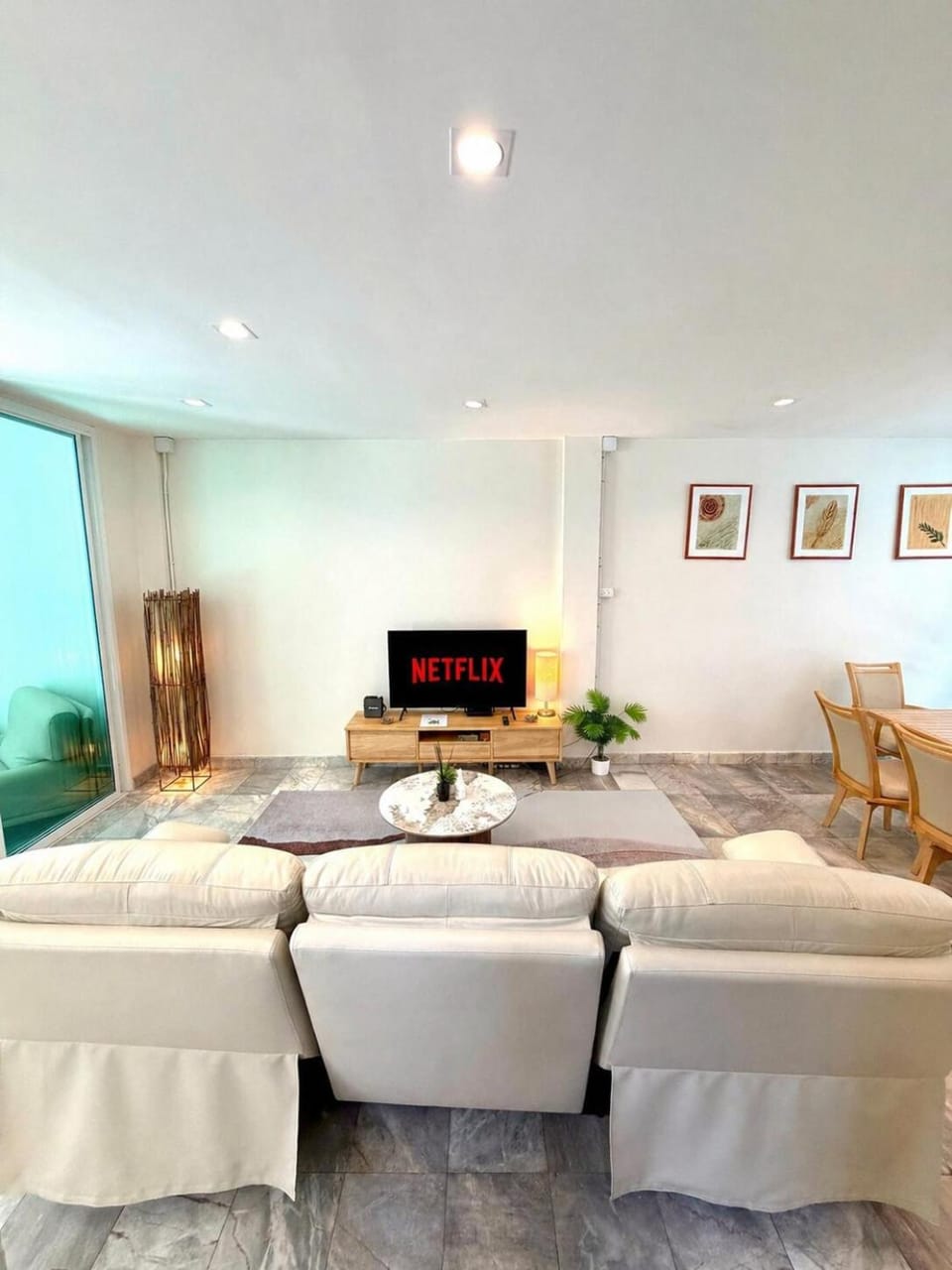 5BR Sleeps 10 Pool 2minBTS Rooftop Free Airport Pickup House in Bangkok