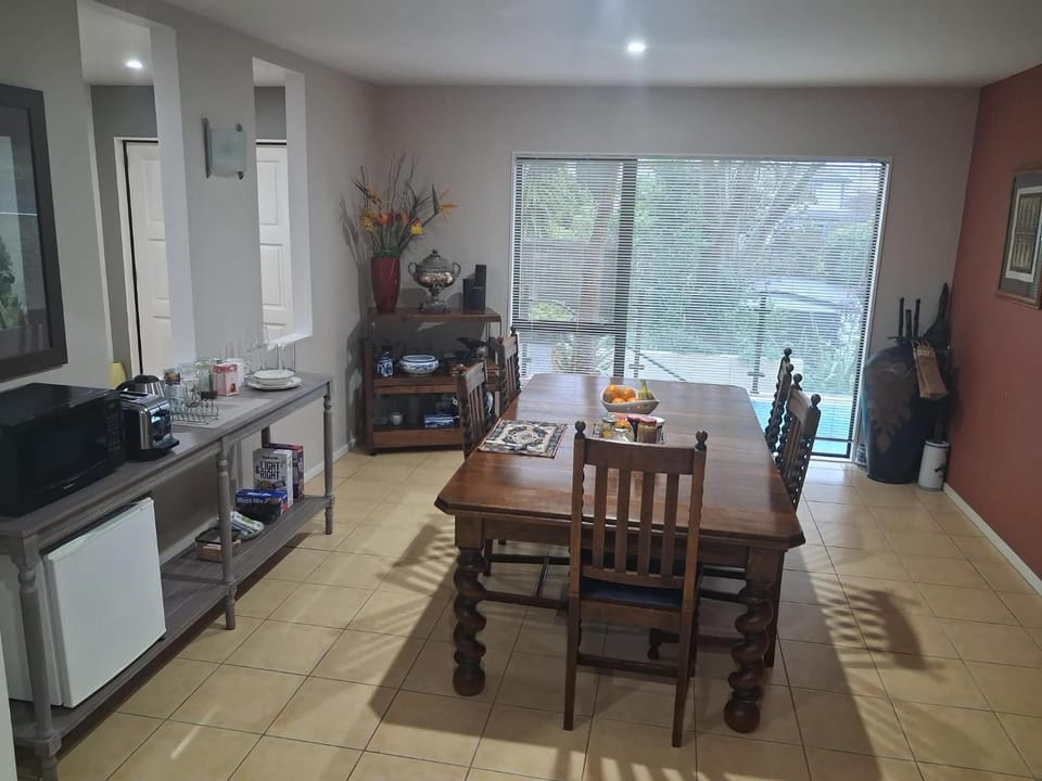 Beach Golf Shops Home within a home Bed and Breakfast in Wellington Region