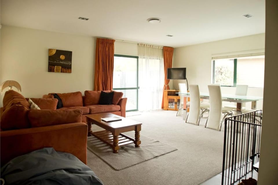 Sunny Family Retreat l Secure Courtyard! Hanmer Springs House in Hanmer Springs