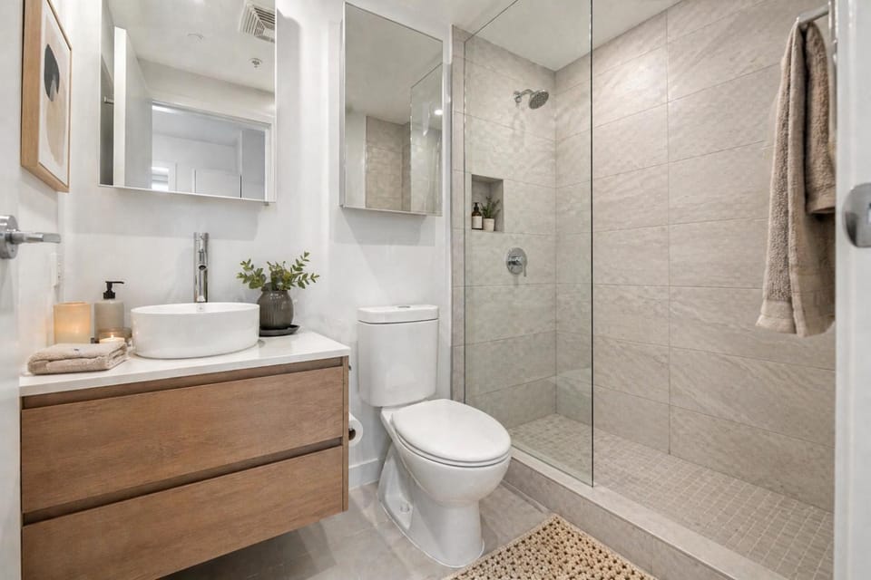 Elegant 2 Bedroom in Downtown Close to BC Place Apartment in Vancouver