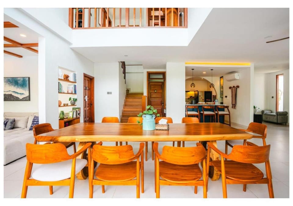 Property building, Communal lounge/ TV room, Kitchen or kitchenette, Lounge or bar, Dining area, Breakfast, Lunch, Dinner, minibar, kitchen