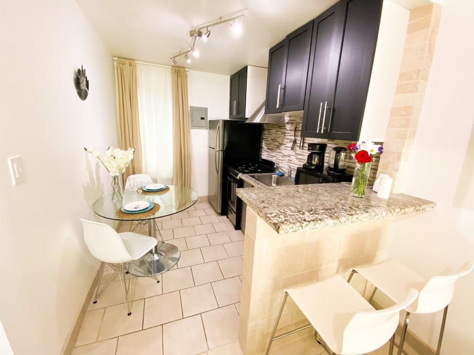 Cozy studio West Hollywood Apartment hotel in West Hollywood