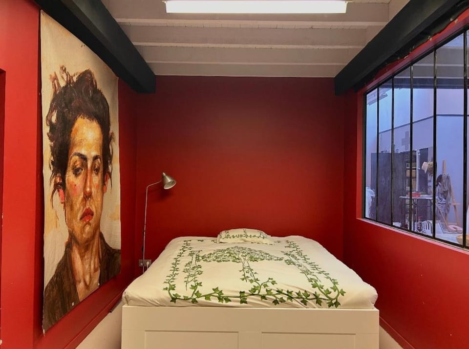 Funky artists studio in Paris Apartment in Pantin