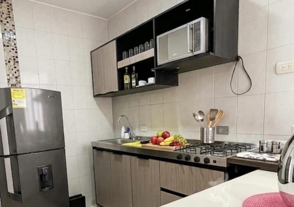 Kitchen or kitchenette, Food and drinks