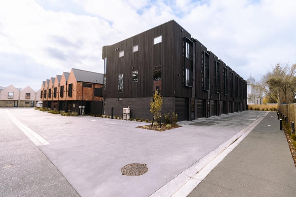 Property building, VIP