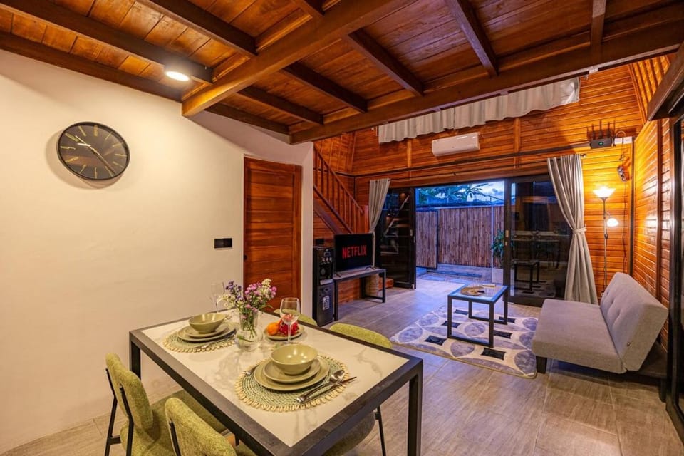 New! Stylish 1-Bedroom Loft Villa5 Kerobokan Villa in North Kuta