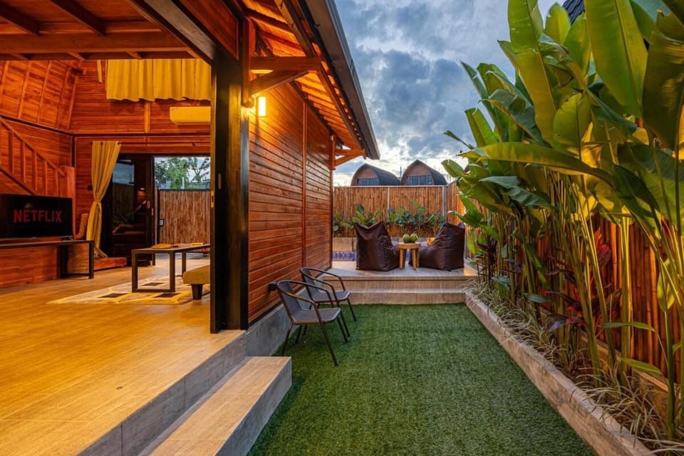New! Stylish 1-Bedroom Loft Villa5 Kerobokan Villa in North Kuta