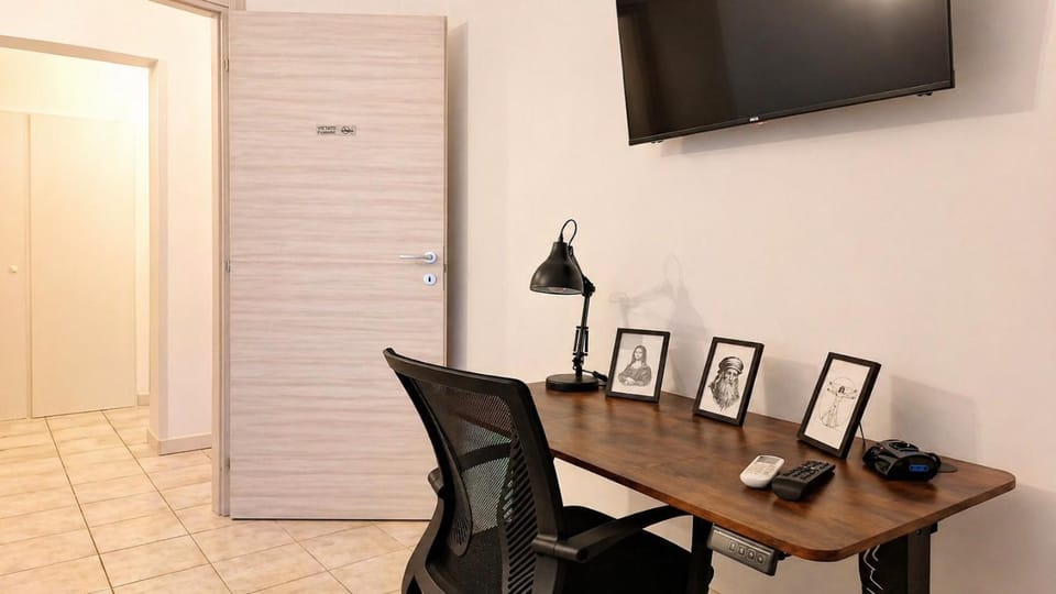 Budget Stay + Free Parking + City Noise Apartment in Como