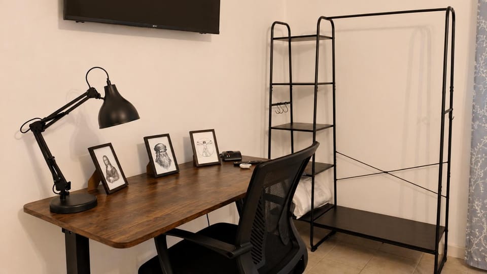 Budget Stay + Free Parking + City Noise Apartment in Como