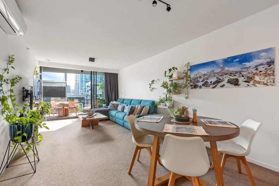 Chic 2 bed 2 bath Apartment with City Views Apartment in Brisbane