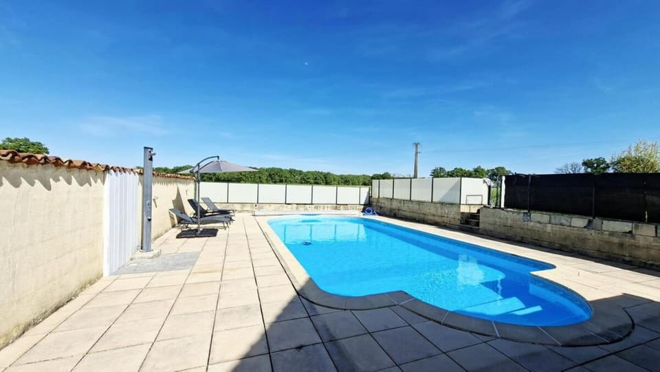 Swimming pool, sunbed