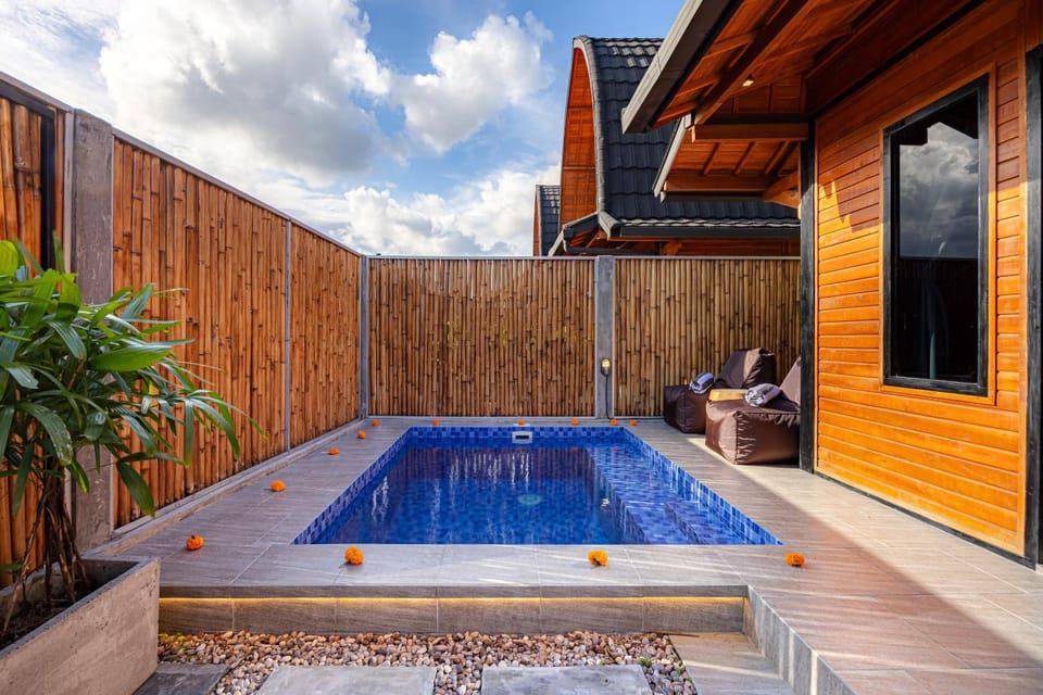 Day, Pool view, Swimming pool, sunbed